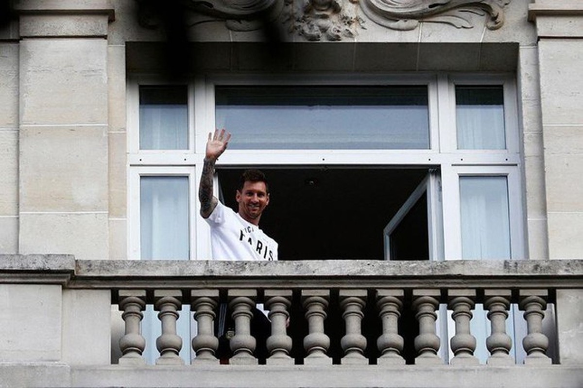 Choang ngop do xa hoa trong khach san gia dinh Messi luu tru o Paris