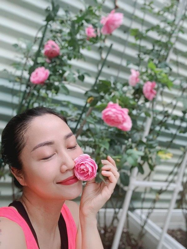 Khu vuon toan hoa hong quy trong biet thu cua Oc Thanh Van-Hinh-9