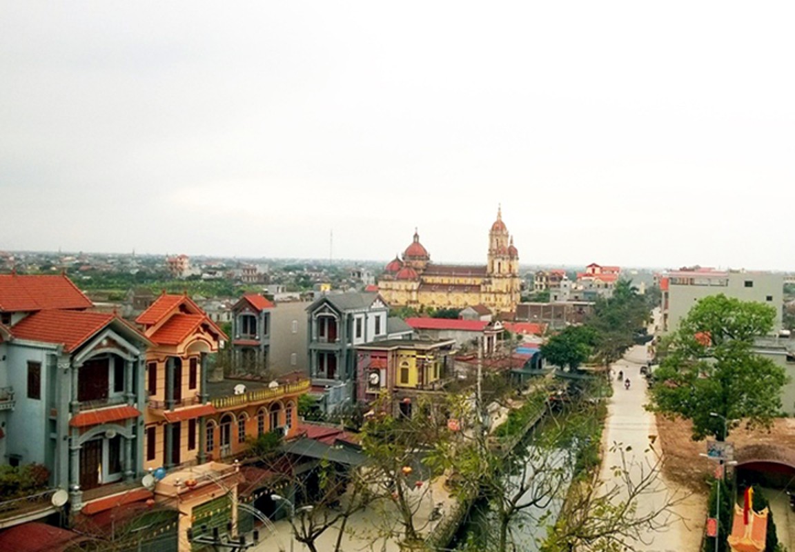 Choang ngop lau dai moc “nhu nam” tai lang ty phu o Nam Dinh