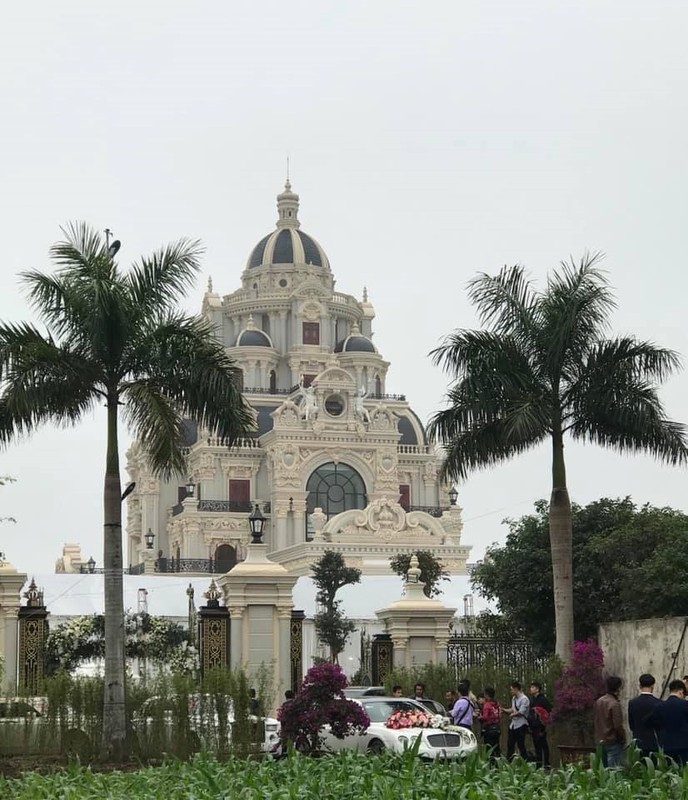 Choang ngop “biet phu” xa hoa cua co dau 200 cay vang gay sot-Hinh-3