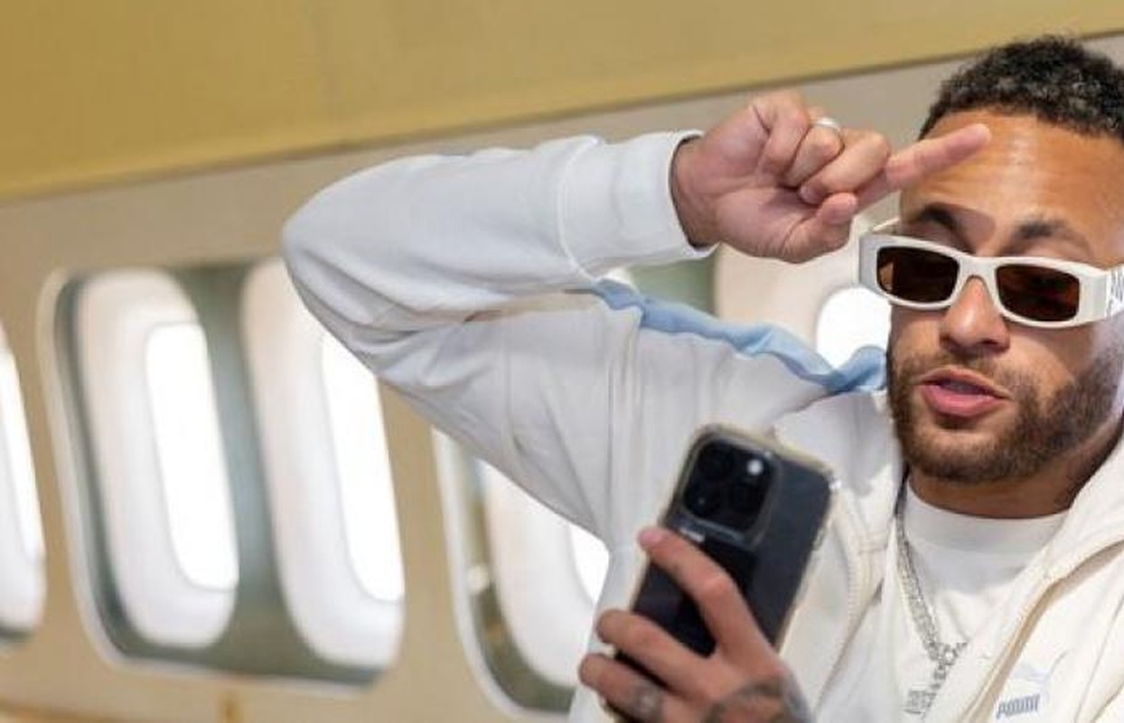 Ben trong chiec Boeing 500 trieu USD don Neymar toi A Rap Xe-ut