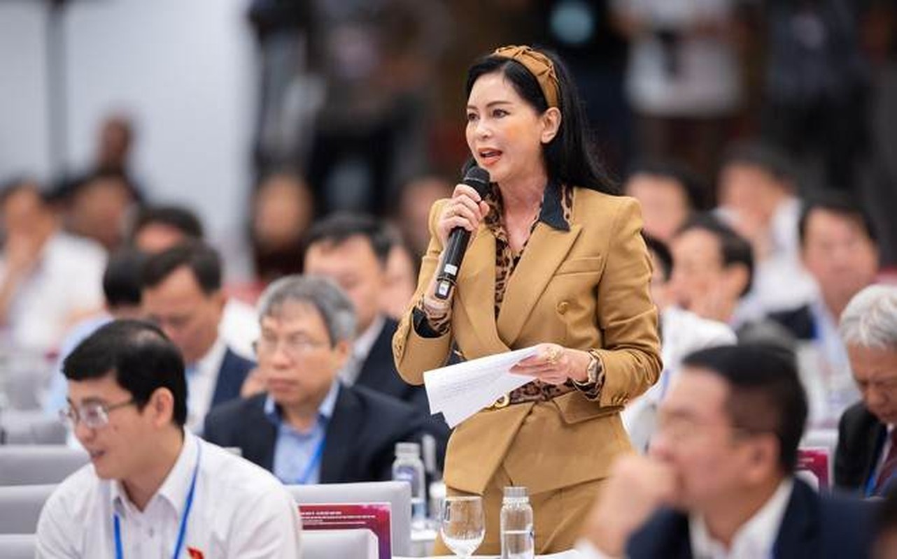 CEO Le Hong Thuy Tien nhan sac “khong ti vet” o tuoi 53