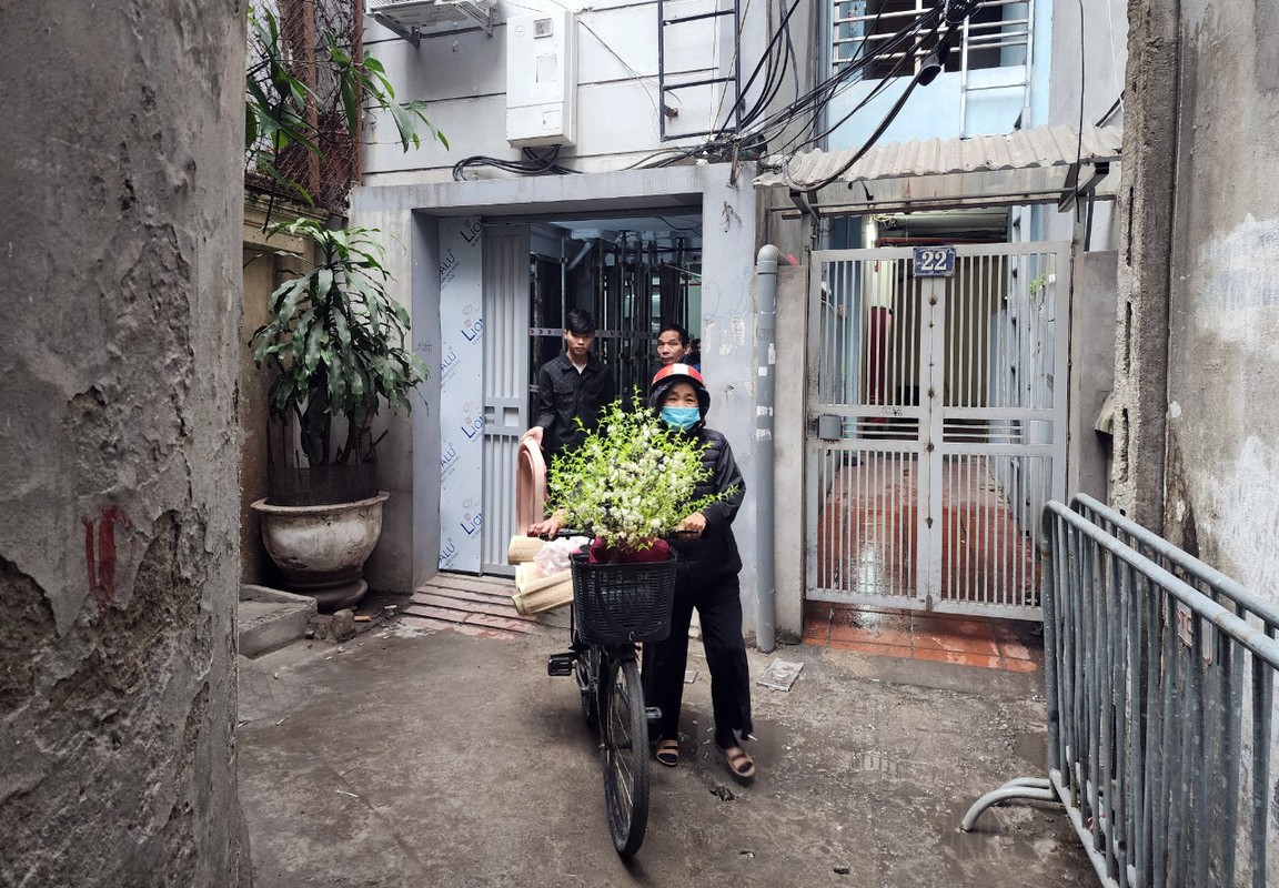 View - 	Cận cảnh chung cư mini tua tủa nạng sắt ở Hà Nội