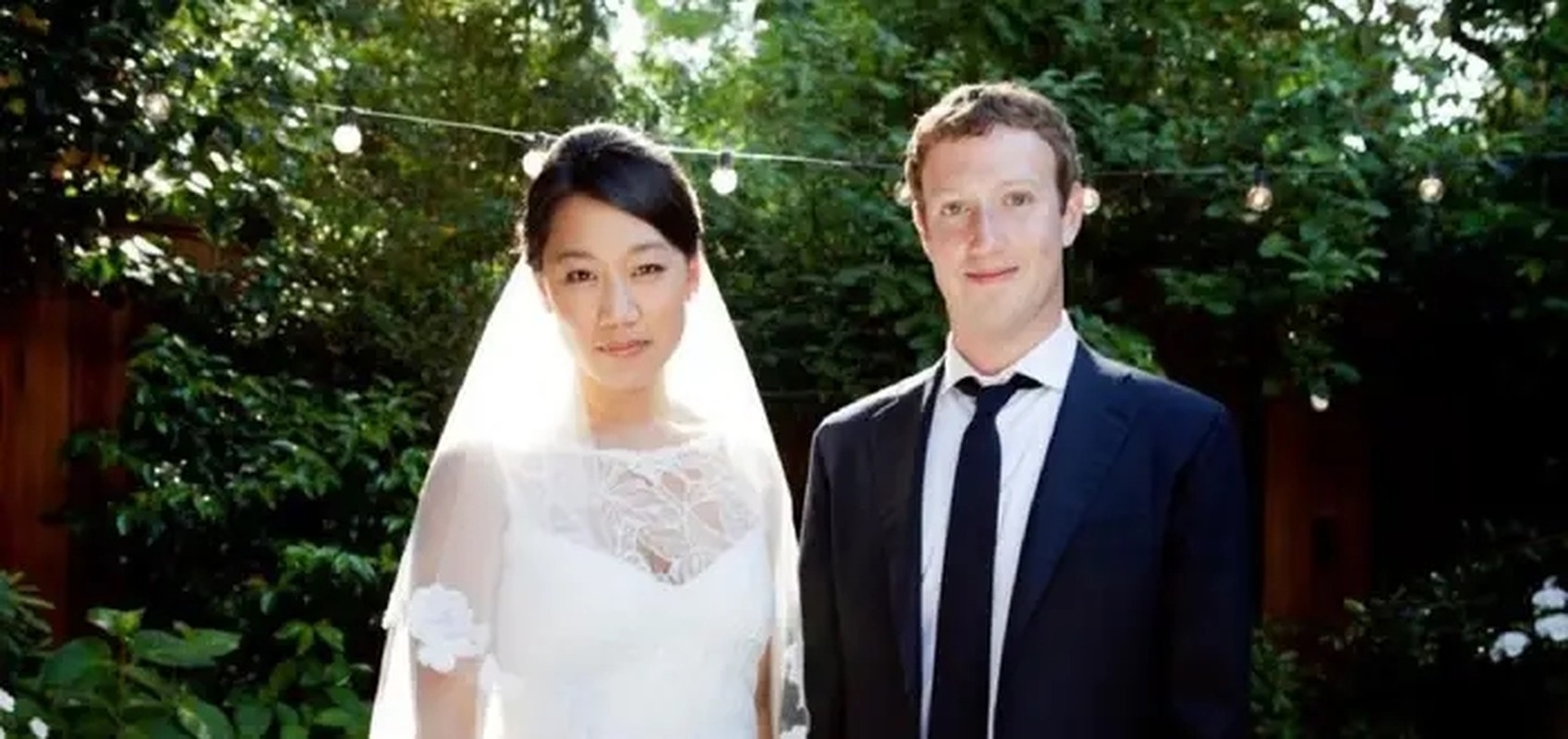 View - 	Hôn nhân hạnh phúc và lạ của vợ chồng ông chủ Facebook Mark Zucke