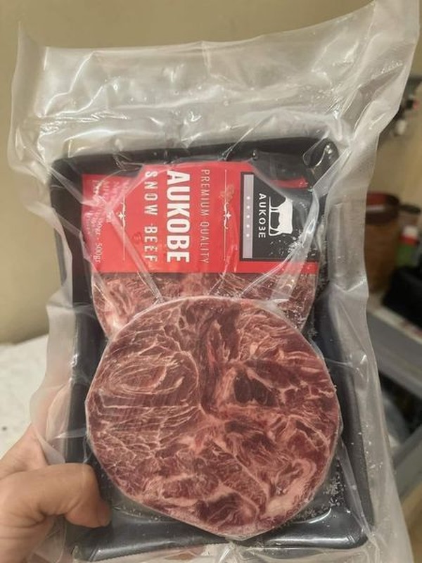 View - 	“Thịt bò Kobe thượng hạng' bất ngờ bán lan liệt với giá siêu rẻ