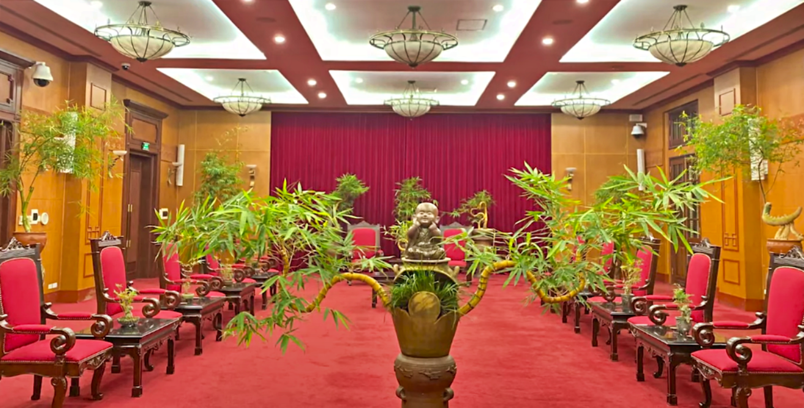 Ngam tre bonsai “doc nhat vo nhi” dai gia tranh mua bang moi gia-Hinh-3