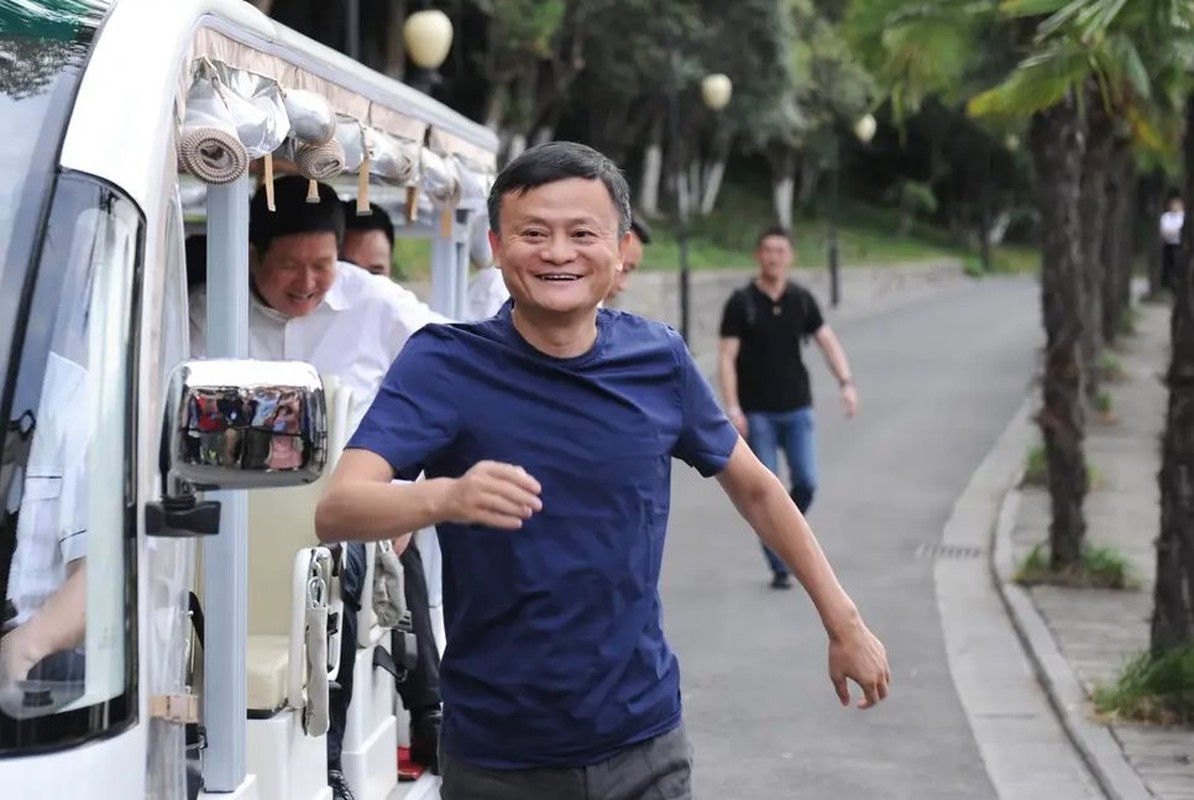 View - 	Sau 5 năm “mai danh ẩn tích”, tỷ phú Jack Ma giờ ra sao?