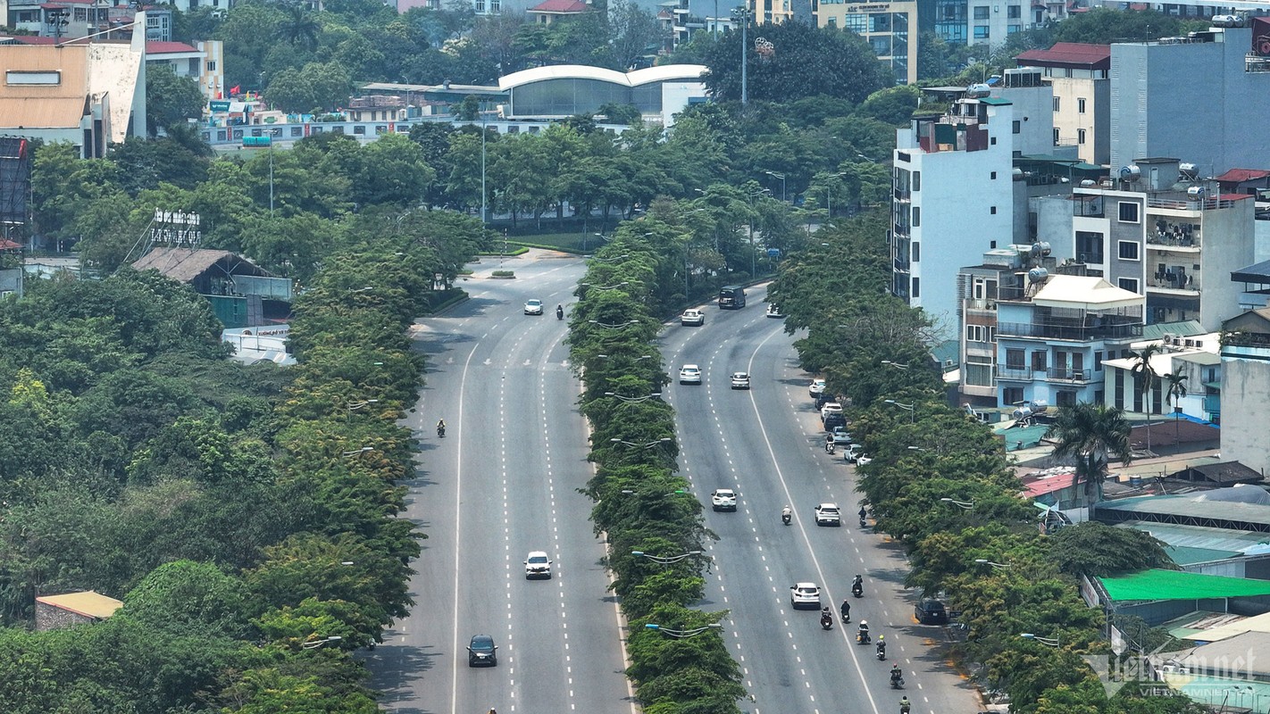 Ngay nghi thu ba, duong pho Ha Noi 