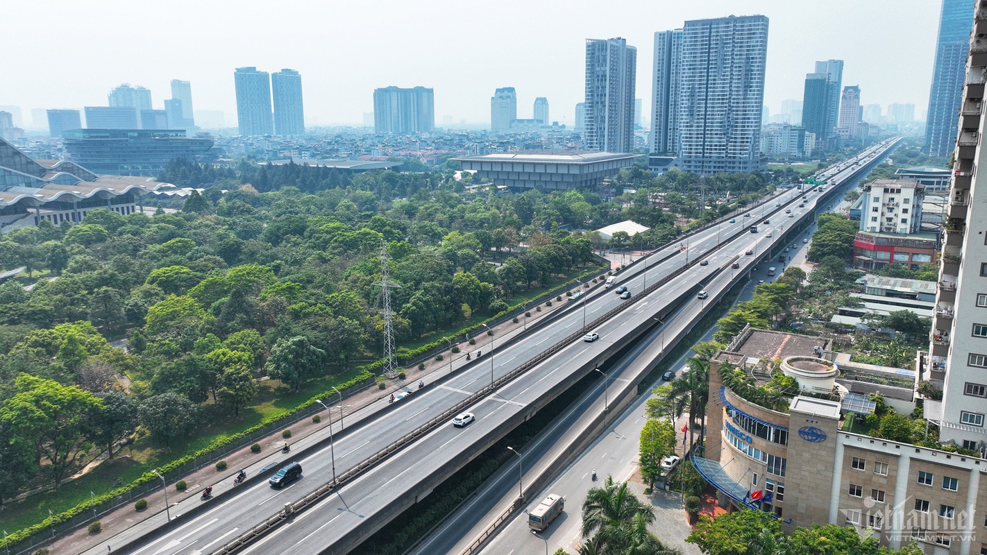 Ngay nghi thu ba, duong pho Ha Noi 