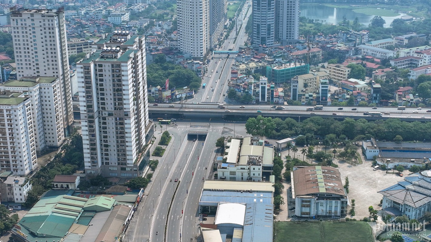 Ngay nghi thu ba, duong pho Ha Noi 