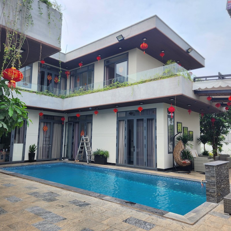 View - 	Biệt thự như resort của nam ca sĩ đông con bậc nhất showbiz Việt