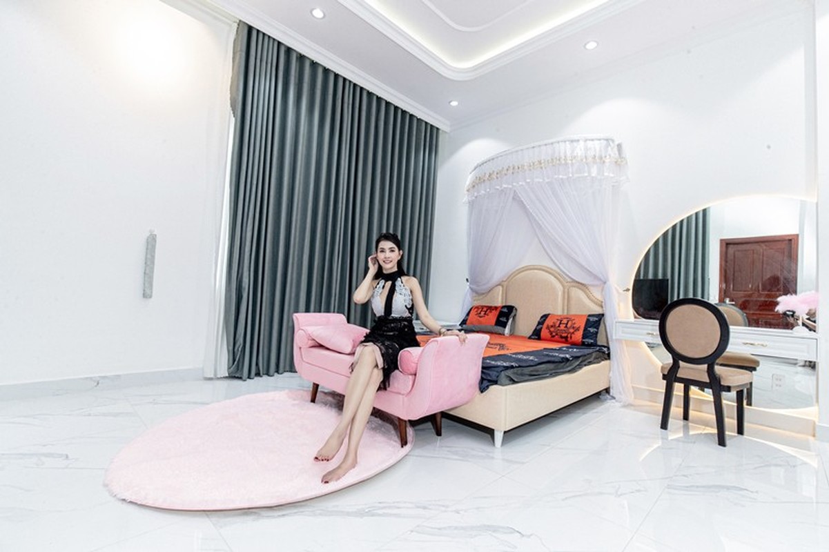 View - 	Bên trong biệt thự 10 tỷ Hoa hậu Phan Thị Mơ tặng ba mẹ