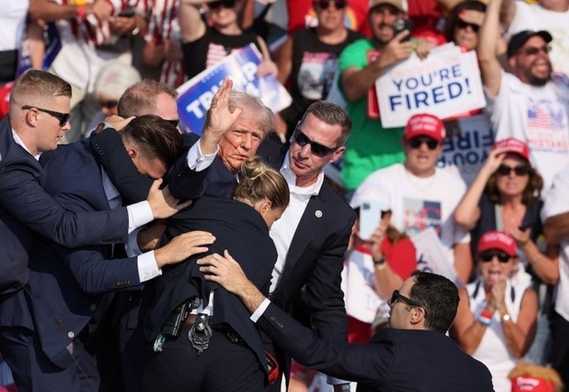 View - 	Bên trong dinh thự dát vàng xa hoa của ông Donald Trump 