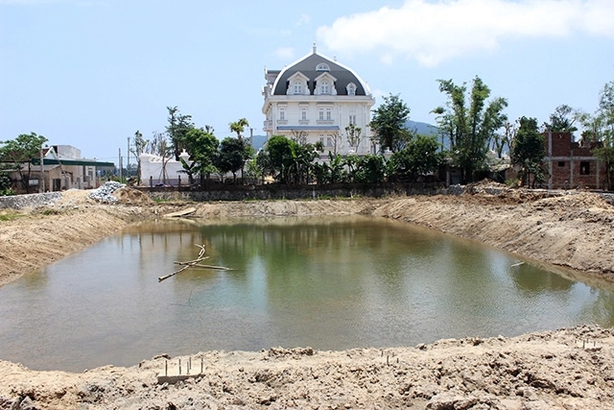 View - 	Choáng ngợp “biệt phủ” 5.000m2 của cụ bà bán rau ở Hà Tĩnh