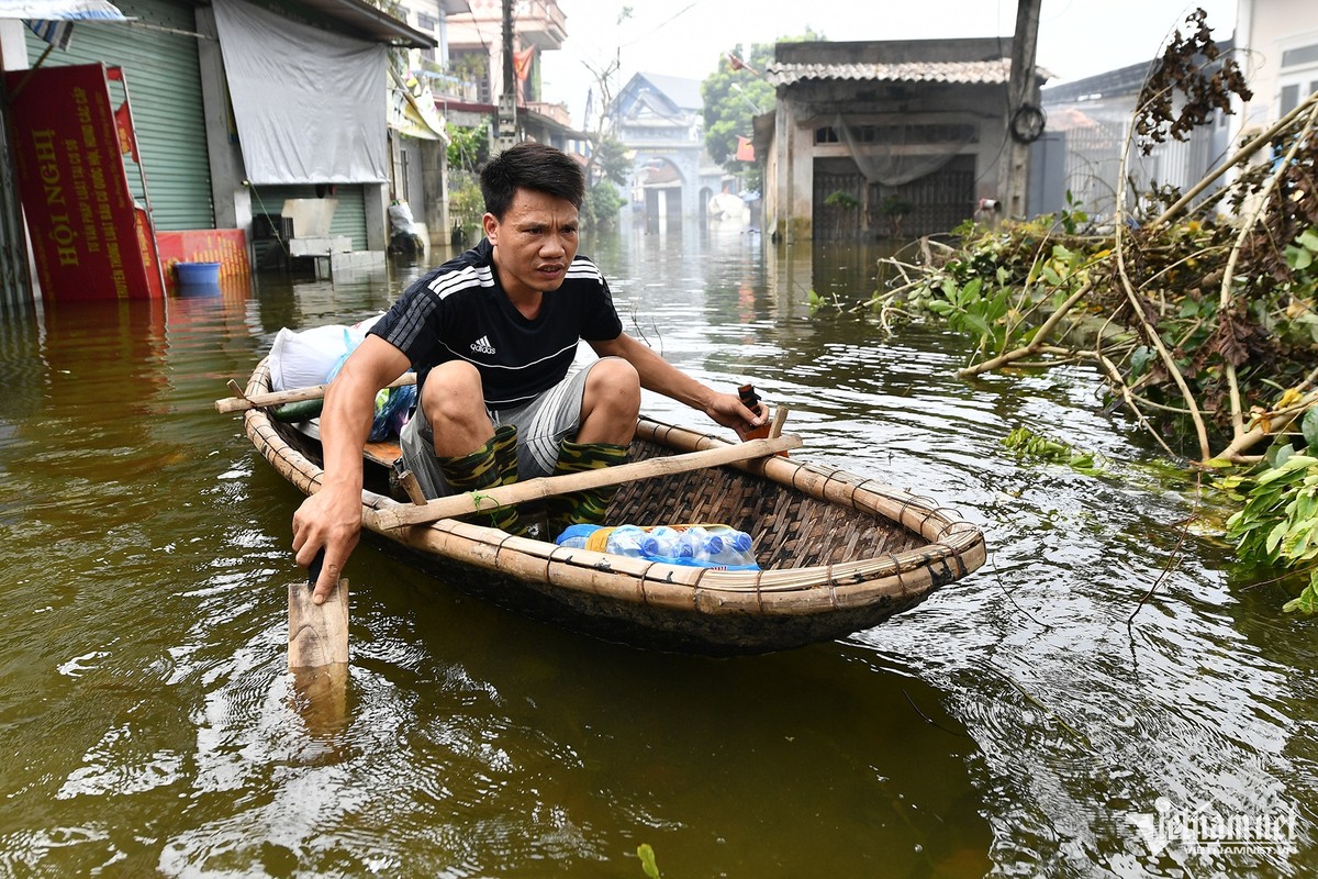 View - 	Nước không rút, rốn lũ Chương Mỹ 'hóa cảnh nước nổi miền Tây'