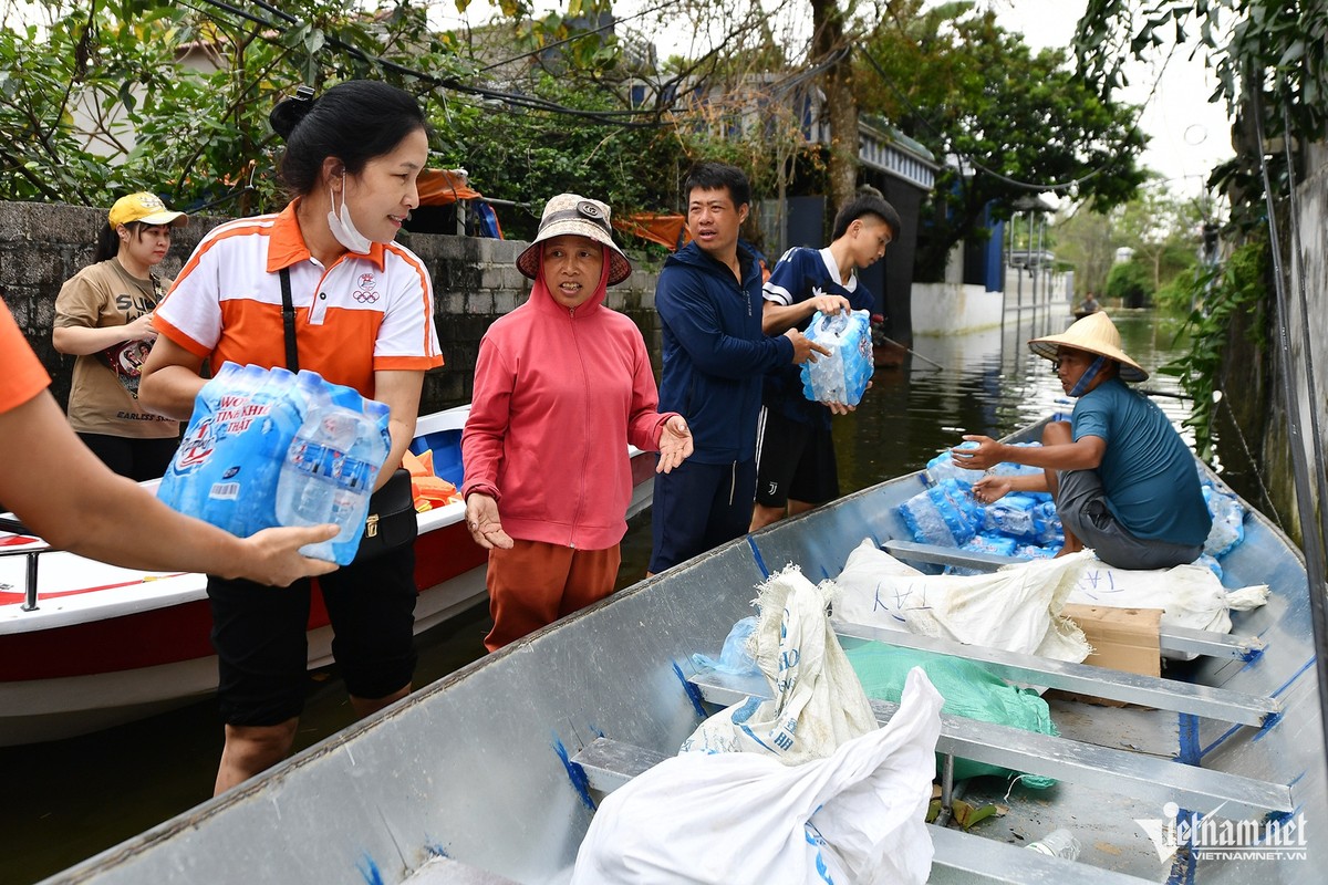 View - 	Nước không rút, rốn lũ Chương Mỹ 'hóa cảnh nước nổi miền Tây'