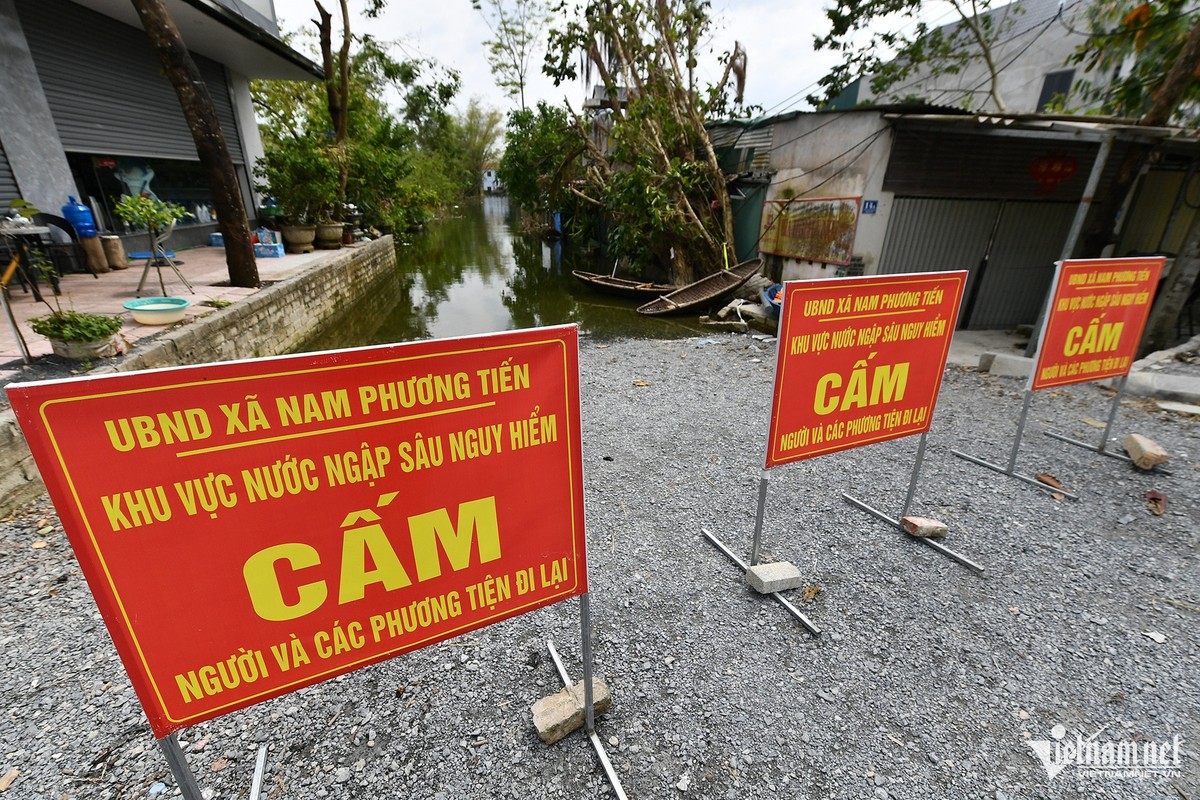 View - 	Nước không rút, rốn lũ Chương Mỹ 'hóa cảnh nước nổi miền Tây'