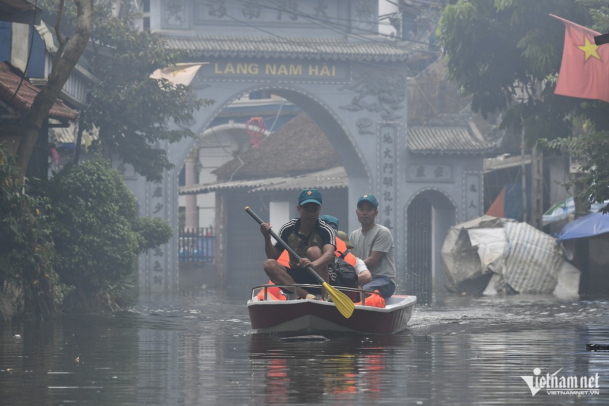 View - 	Nước không rút, rốn lũ Chương Mỹ 'hóa cảnh nước nổi miền Tây'