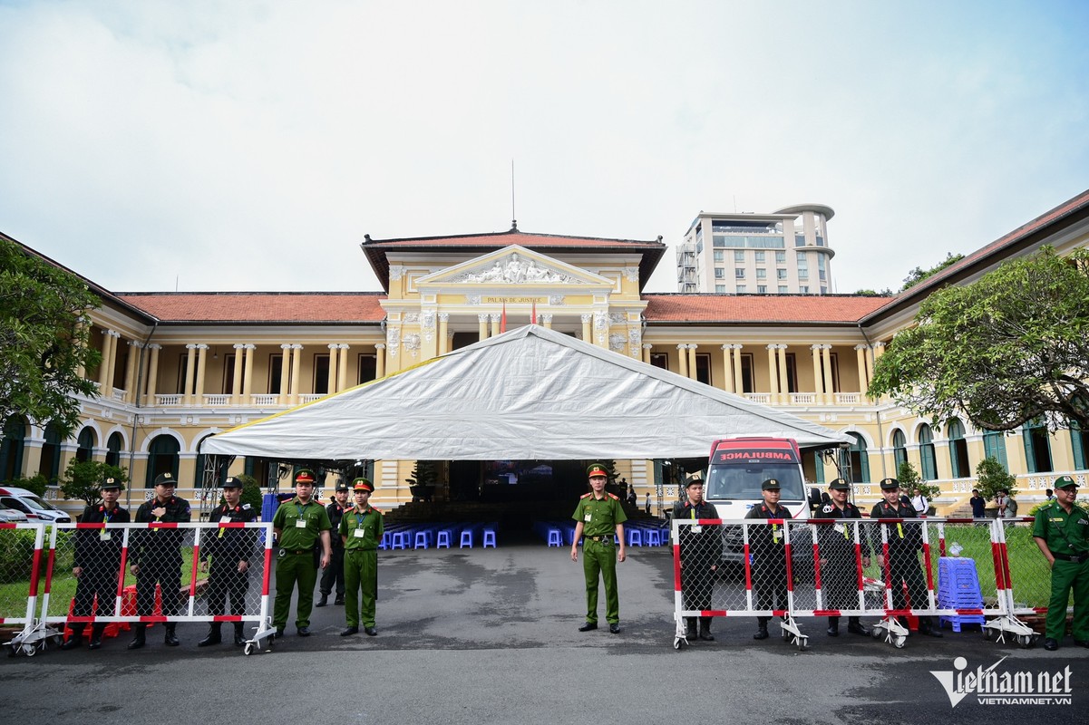 View - 	Hình ảnh vợ chồng bà Trương Mỹ Lan tại phiên tòa giai đoạn 2