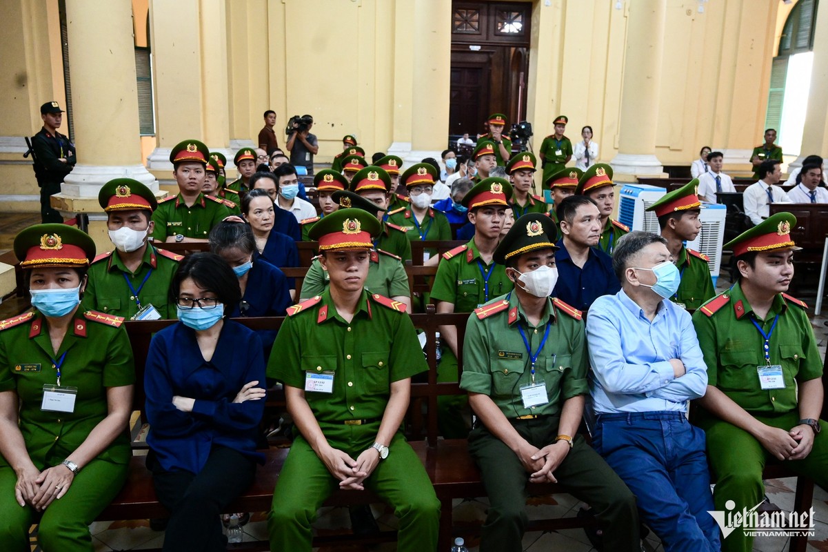 View - 	Hình ảnh vợ chồng bà Trương Mỹ Lan tại phiên tòa giai đoạn 2