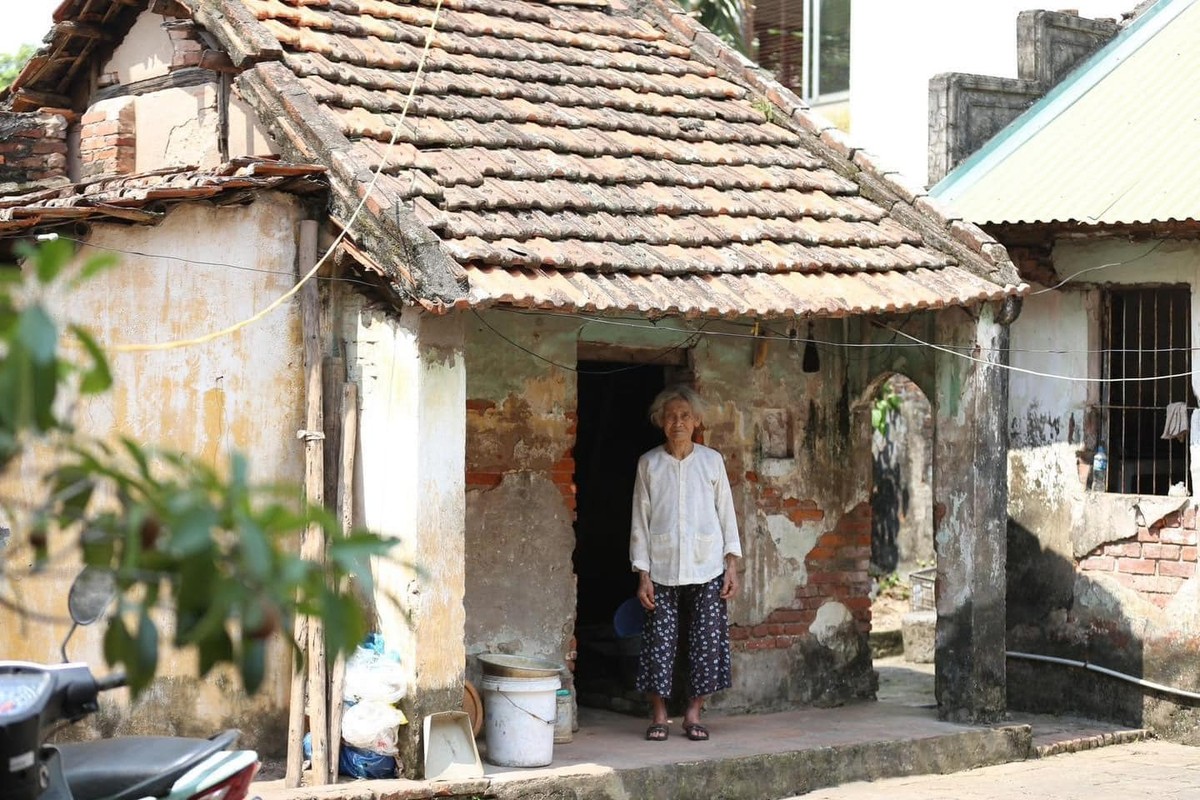 Nha cap 4 Ha Noi 80 nam tuoi khien dan mang “chi biet uoc“