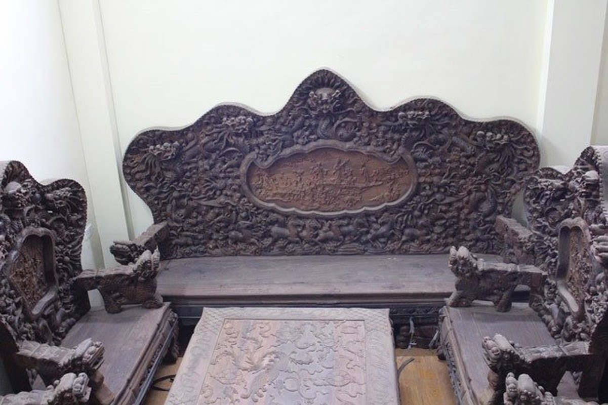 Choang ngop bo ban ghe go 8 ta, hon 3 ty khong ban-Hinh-2