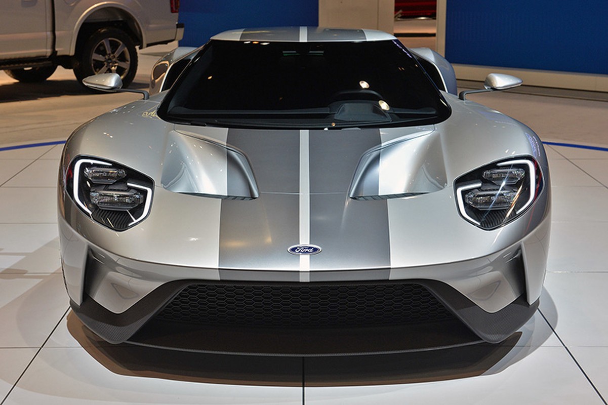 Ford GT cao gia hon ca sieu xe Aventador