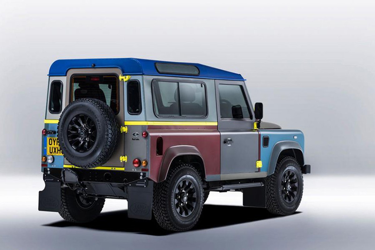 Me man truoc Land Rover Defender phien ban doc-Hinh-2