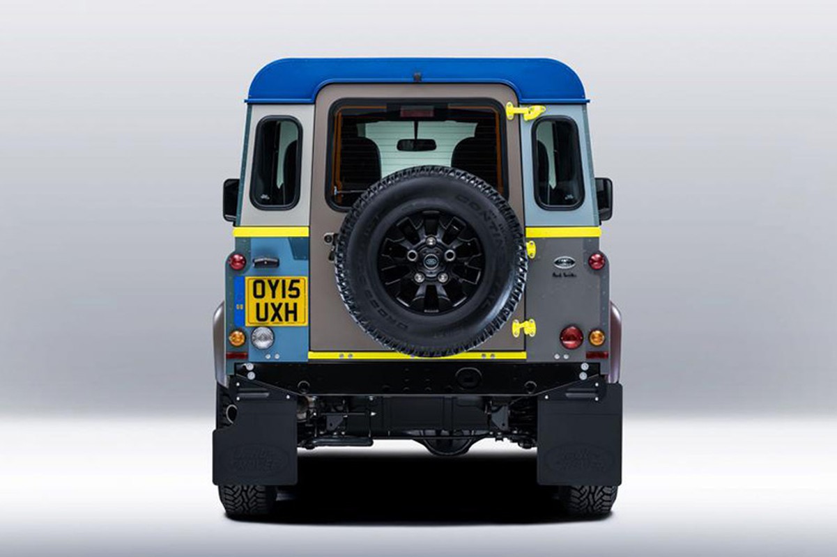 Me man truoc Land Rover Defender phien ban doc-Hinh-6