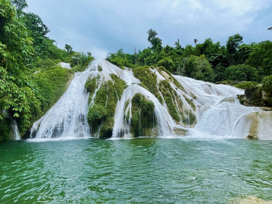 View - 	Thác nước 3 tầng điểm du lịch hút khách ở Tuyên Quang