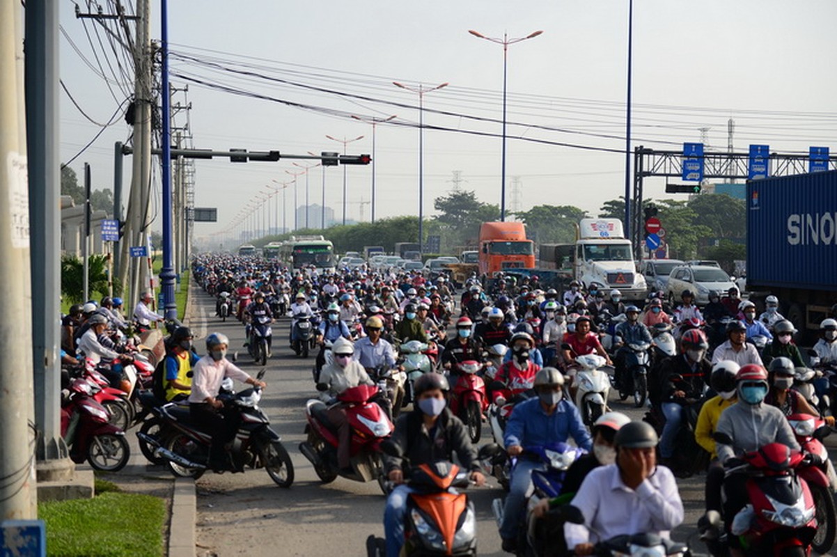 Nghet tho vi bui, ket xe kinh hoang tren Xa lo Ha Noi-Hinh-3