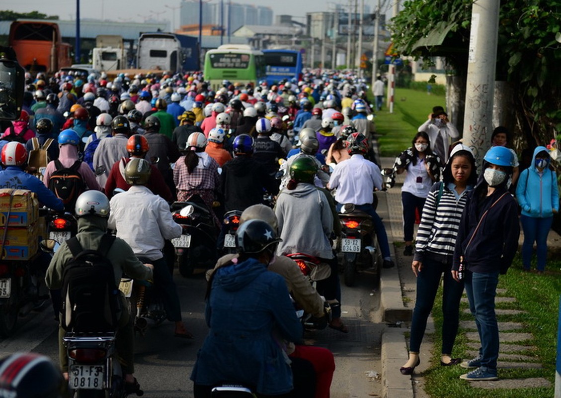 Nghet tho vi bui, ket xe kinh hoang tren Xa lo Ha Noi-Hinh-5