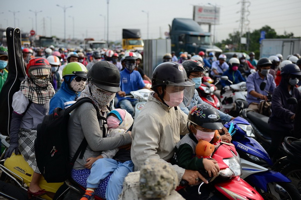 Nghet tho vi bui, ket xe kinh hoang tren Xa lo Ha Noi-Hinh-9