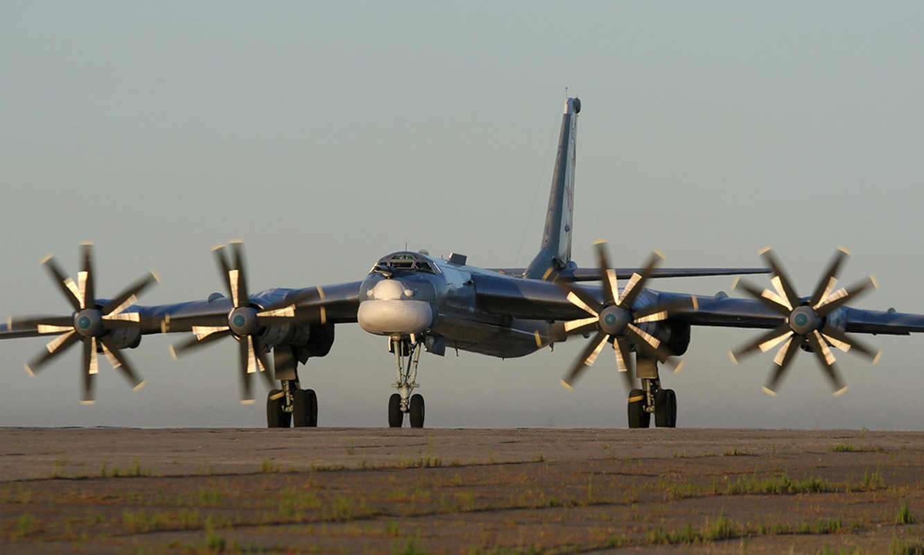 TU-95MS Nga mang ten lua ra bien Na Uy, F-16 NATO ron ren theo sau-Hinh-7
