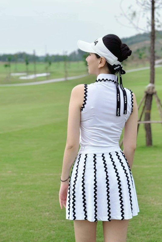 Du ban den may, nu MC dep nhat VTV cham chi danh golf-Hinh-5