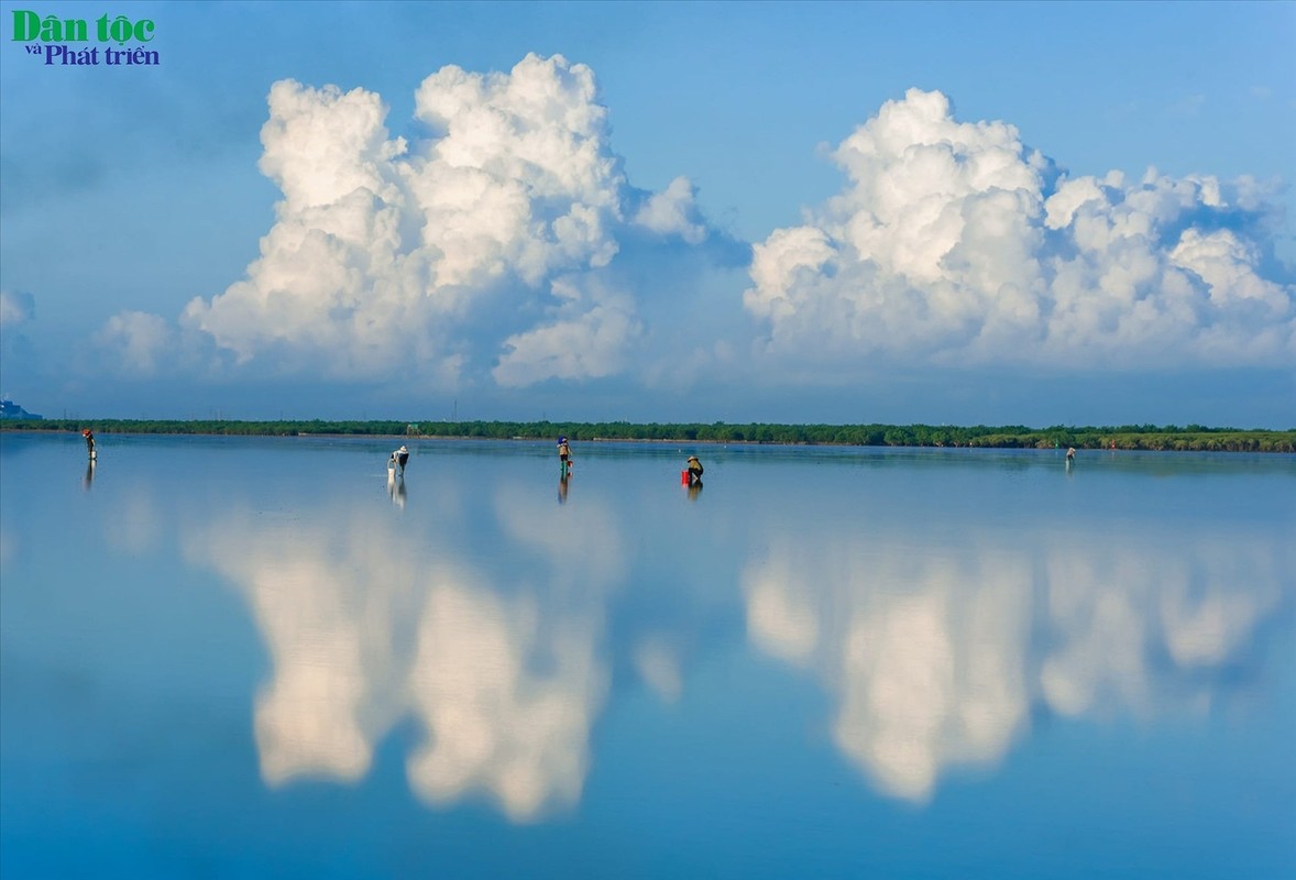 Ngam bien Quang Lang “ao dieu” trong anh binh minh