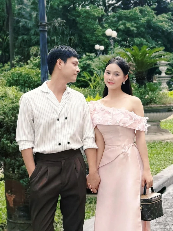 Netizen truy tim danh tinh co gai dien ao dai Doan gay thuong nho-Hinh-4