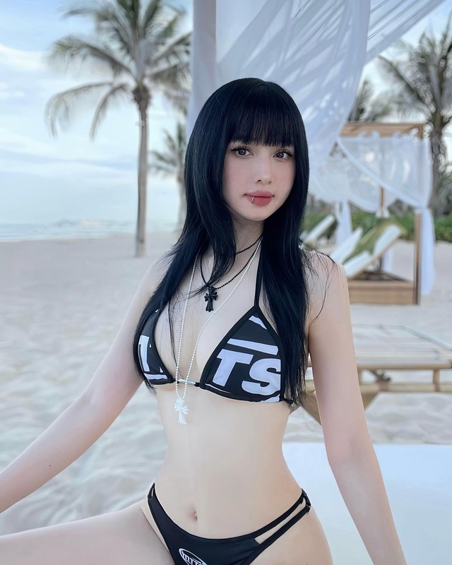 “Phu ba” Tam Tit dien monokini lien than ton vinh body dong ho cat-Hinh-6