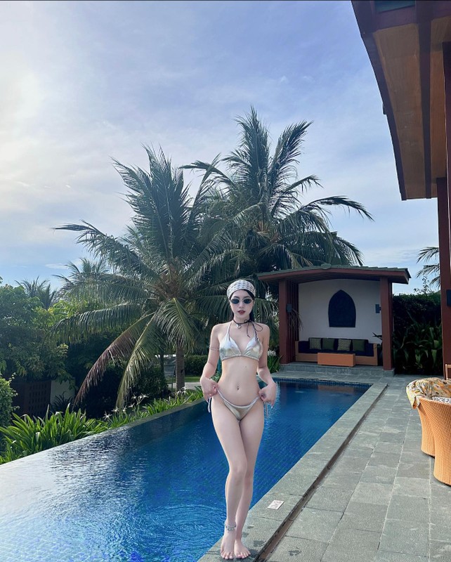 Em gai Van Toan khien hoi anh em dung ngoi khong yen khi dien bikini-Hinh-5