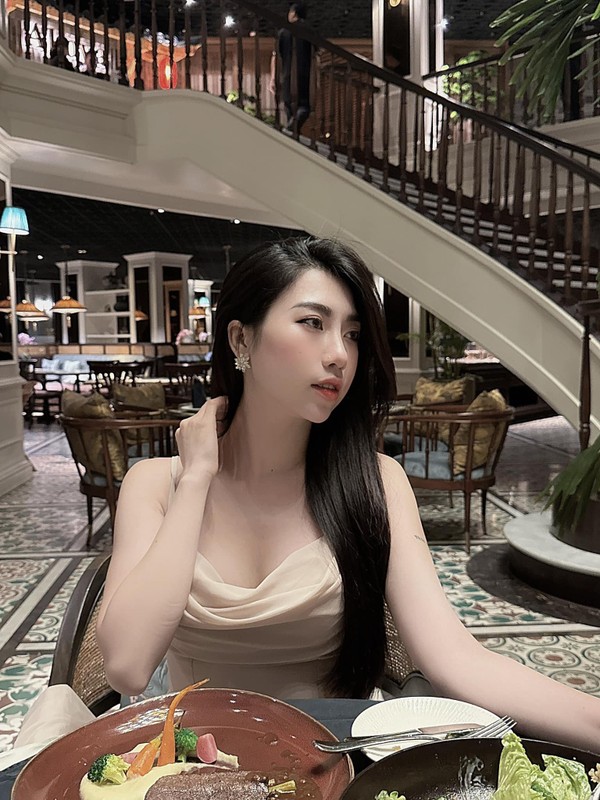 Em gai Van Toan khien hoi anh em dung ngoi khong yen khi dien bikini-Hinh-8