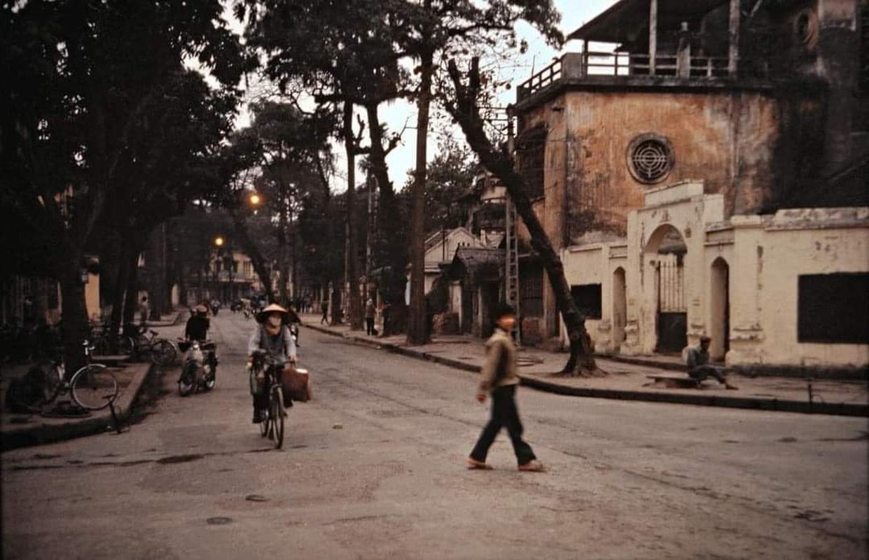 Boi hoi truoc loat anh hiem chup Ha Noi nam 1980-Hinh-9