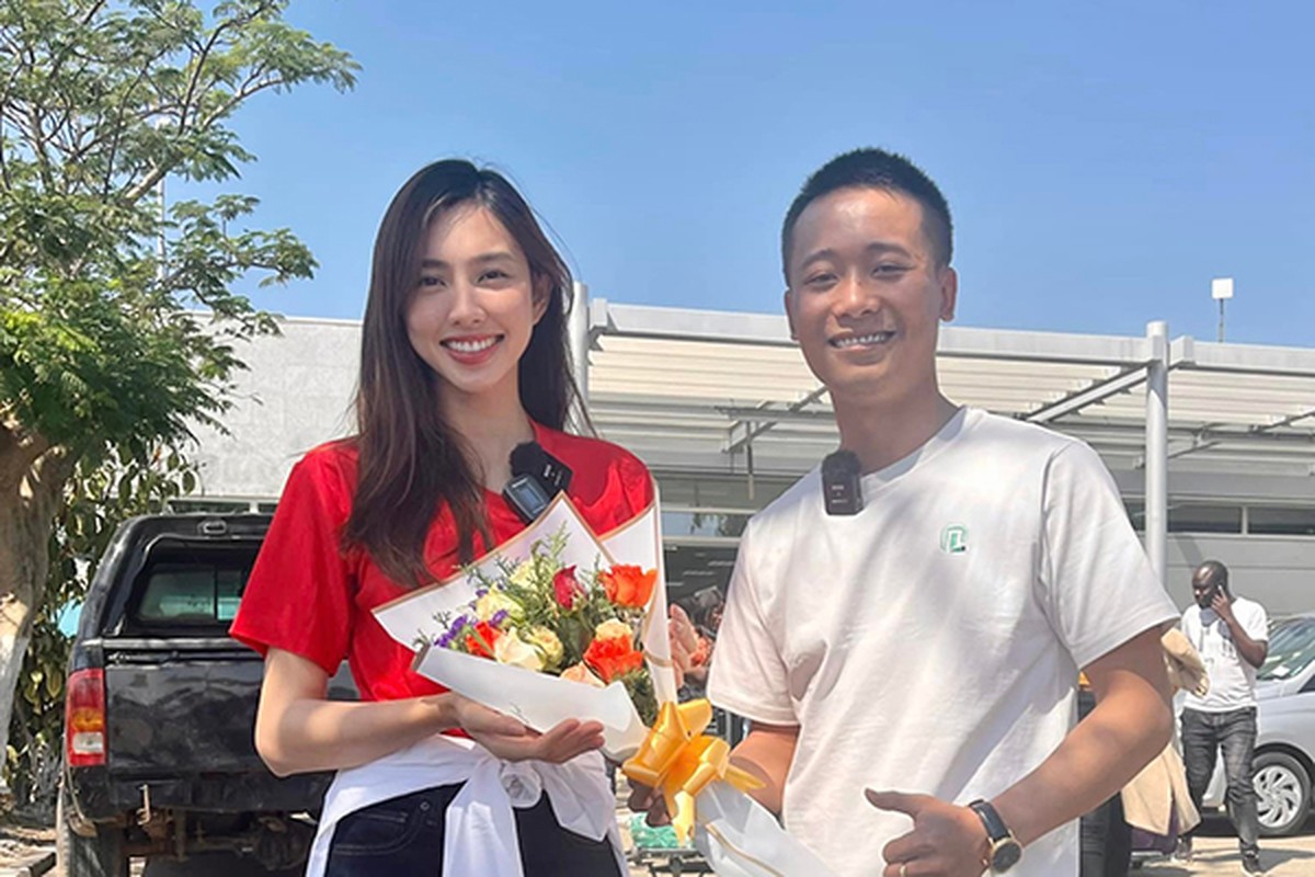 Ly do Thuy Tien va Quang Linh Vlogs duoc netizen “day thuyen” cuc manh