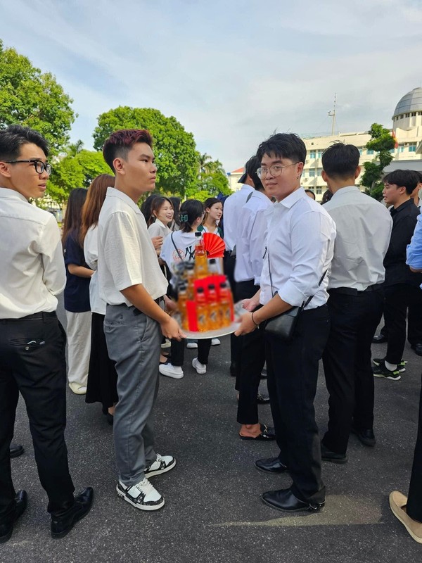 Doc la Hai Phong: Hoi ban than dien concept be trap mung tot nghiep-Hinh-2