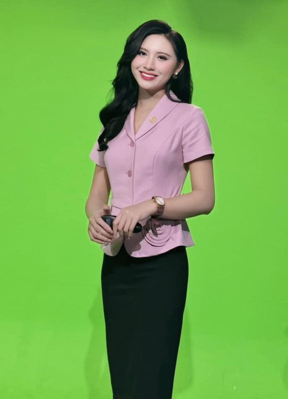 Nhan sac ngot ngao nu MC thoi tiet tung la giao vien day van-Hinh-6