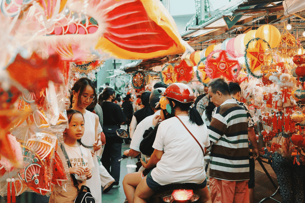 Gioi tre xung xinh vay ao do bo pho long den no nuc check-in-Hinh-17