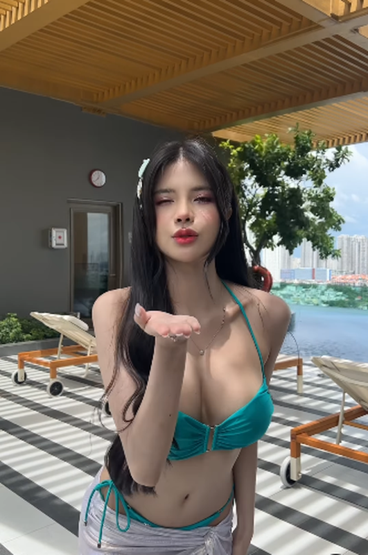 Nu MC quyen ru nhat lang game dien bikini, hoa nang tien ca-Hinh-3