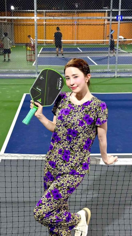 View - 	Diện outfit bà thím lên sân pickleball người chơi gây bão mạng