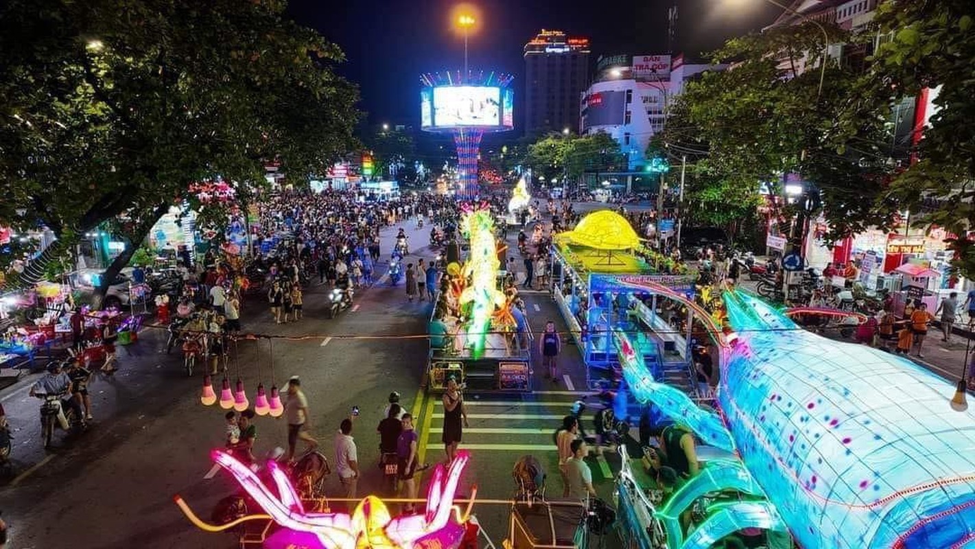 Den Trung thu khong lo ruc ro mau sac xuat hien o Tuyen Quang-Hinh-8