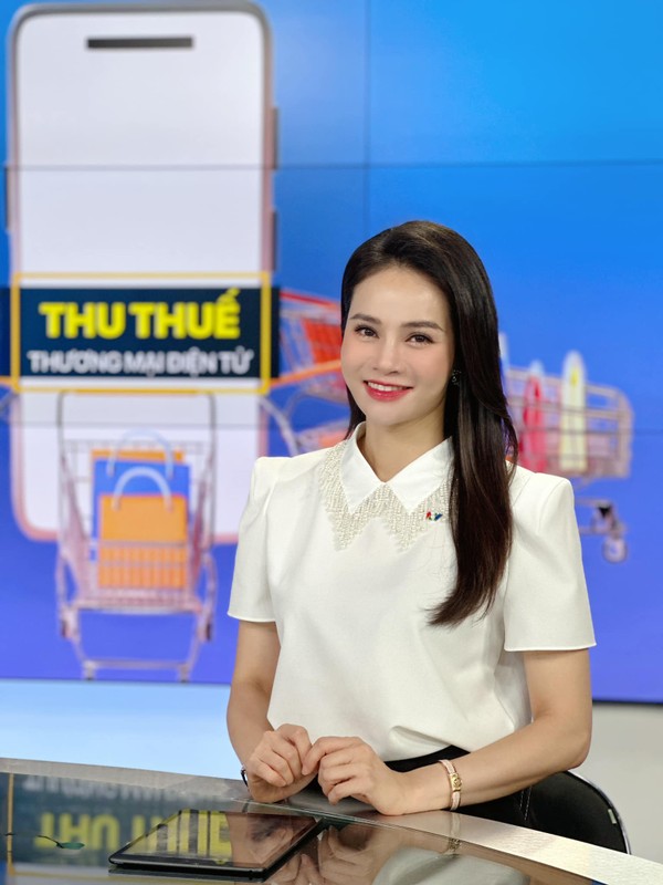 MC ban tin tai chinh VTV so huu ve ngoai sac sao tuoi 41-Hinh-5