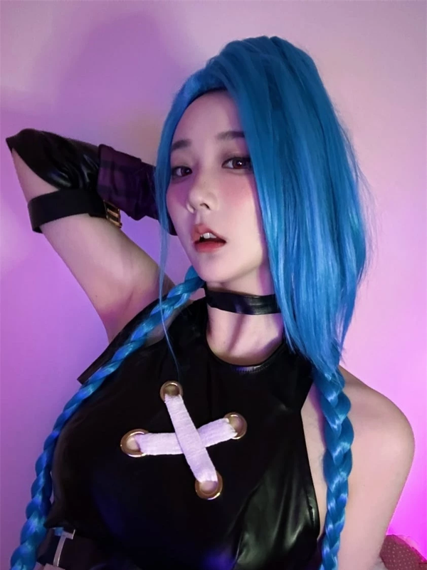 Nu streamer cosplay Ahri Huyen Thoai Bat Tu cua Faker cuc goi cam-Hinh-7